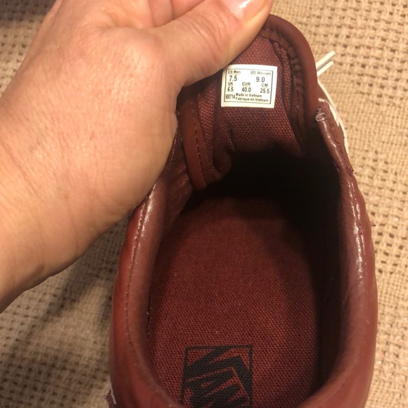 Leather vans burgundy color - Picture 2 of 4